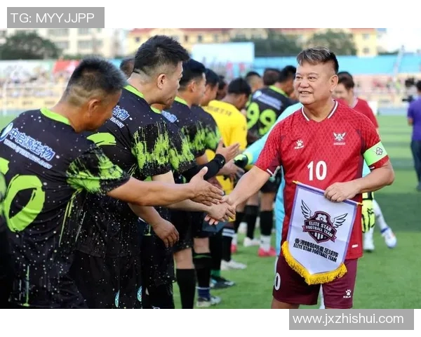 足球巨星的辉煌征程:闪耀在绿茵场上的风采 足球巨星的辉煌征程:闪耀在绿茵场上的风采