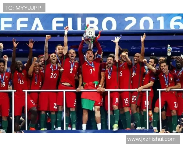 足球史上十大传奇巨星的巅峰对决与荣光时刻回顾 足球史上十大传奇巨星的巅峰对决与荣光时刻回顾