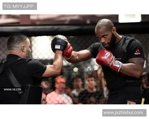 足球球星观看UFC赛事体验全记录,感受激烈对抗与热血时刻 足球球星观看UFC赛事体验全记录,感受激烈对抗与热血时刻