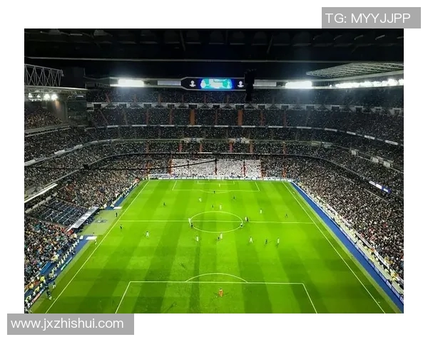 足球小钢炮闪耀绿茵场展现力量与速度的激情传奇 足球小钢炮闪耀绿茵场展现力量与速度的激情传奇