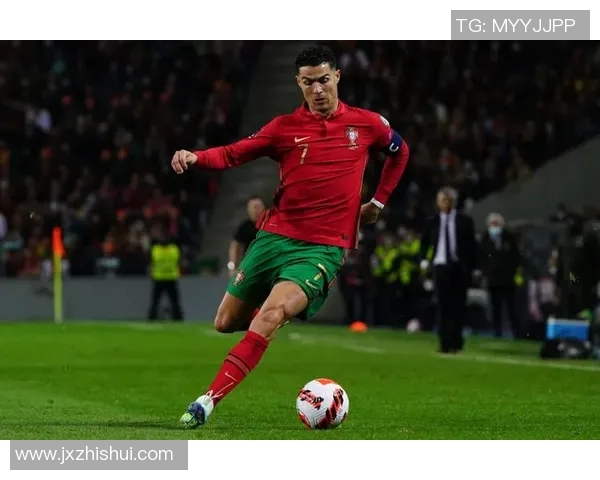 中场足球球星的全名及其在足球界的重要地位解析